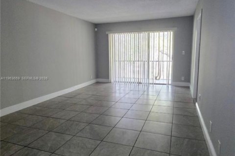 Copropriété à louer à Tamarac, Floride: 2 chambres, 88.16 m2 № 2025457 - photo 7