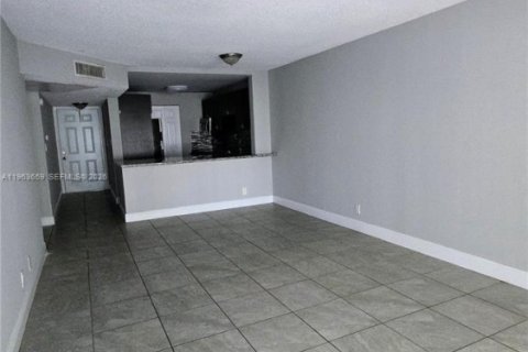 Copropriété à louer à Tamarac, Floride: 2 chambres, 88.16 m2 № 2025457 - photo 6