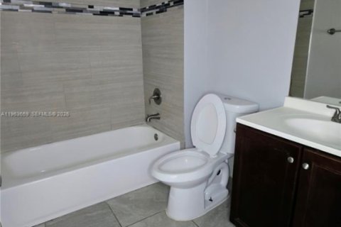 Copropriété à louer à Tamarac, Floride: 2 chambres, 88.16 m2 № 2025457 - photo 10