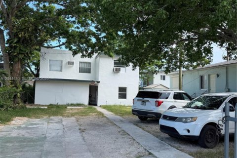 House in Miami, Florida 4 bedrooms, 210.33 sq.m. № 2184708