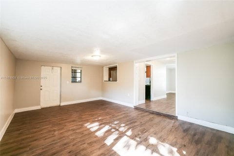 Villa ou maison à louer à Margate, Floride: 3 chambres, 163.32 m2 № 1891756 - photo 8