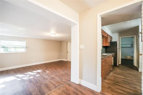 Villa ou maison à louer à Margate, Floride: 3 chambres, 163.32 m2 № 1891756 - photo 5