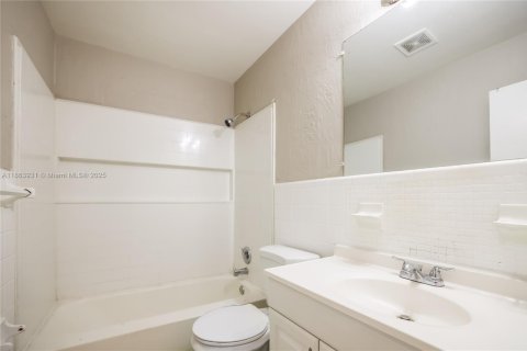 Villa ou maison à louer à Margate, Floride: 3 chambres, 163.32 m2 № 1891756 - photo 12