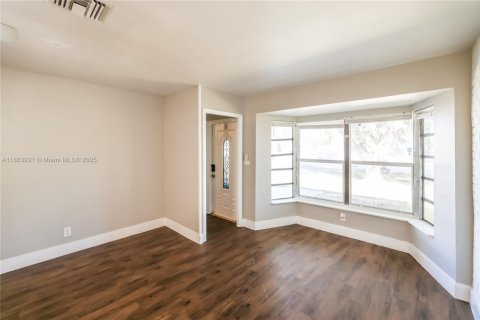 Villa ou maison à louer à Margate, Floride: 3 chambres, 163.32 m2 № 1891756 - photo 3