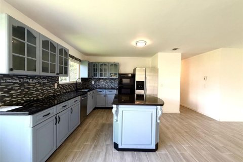 Villa ou maison à vendre à Port St. Lucie, Floride: 3 chambres, 127.09 m2 № 2004855 - photo 2