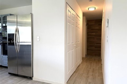 Villa ou maison à vendre à Port St. Lucie, Floride: 3 chambres, 127.09 m2 № 2004855 - photo 17