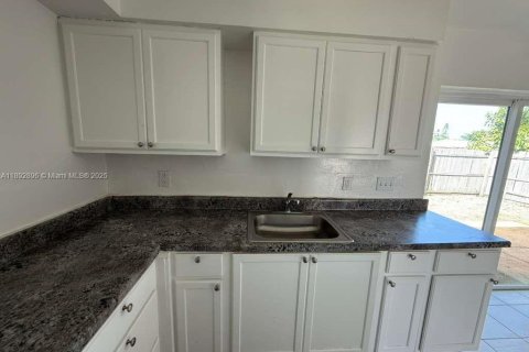 Appartement à louer à Fort Myers, Floride: 2 chambres, 69.21 m2 № 1946460 - photo 6