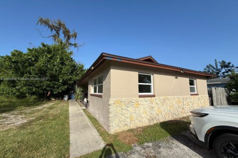 Appartement à louer à Fort Myers, Floride: 2 chambres, 69.21 m2 № 1946460 - photo 2