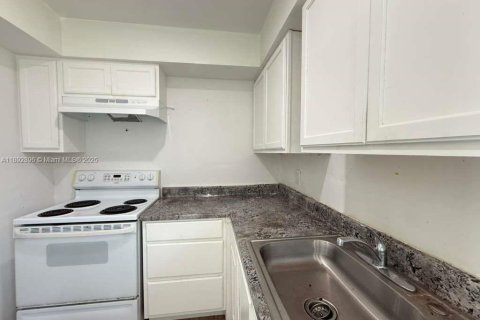 Appartement à louer à Fort Myers, Floride: 2 chambres, 69.21 m2 № 1946460 - photo 5