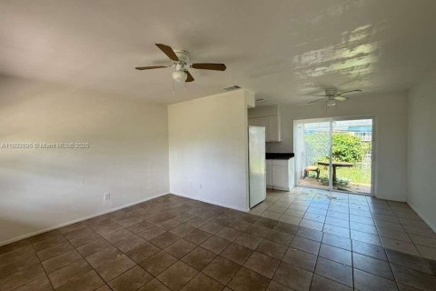 Appartement à louer à Fort Myers, Floride: 2 chambres, 69.21 m2 № 1946460 - photo 4