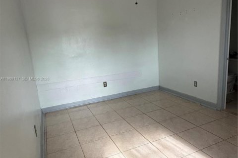 House in Hialeah, Florida 4 bedrooms, 163.88 sq.m. № 2082132 - photo 12