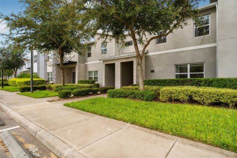 Townhouse in Davenport, Florida 4 bedrooms, 177.81 sq.m. № 2165984 - photo 3