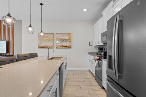 Townhouse in Davenport, Florida 4 bedrooms, 177.81 sq.m. № 2165984 - photo 11