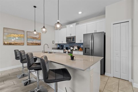 Townhouse in Davenport, Florida 4 bedrooms, 177.81 sq.m. № 2165984 - photo 10