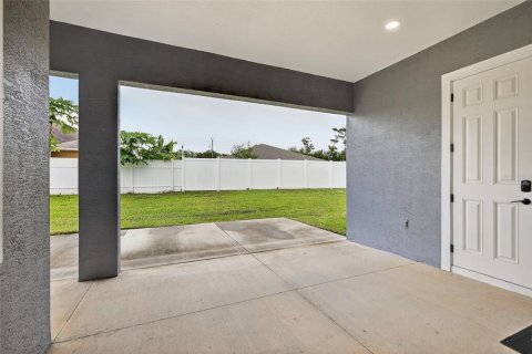 House in Palm Coast, Florida 4 bedrooms, 250 sq.m. № 2277547 - photo 7