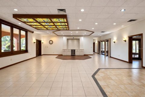 House in Haines City, Florida 4 bedrooms, 272.48 sq.m. № 2195450 - photo 3