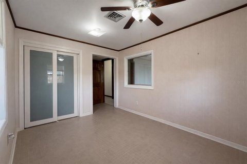 House in Haines City, Florida 4 bedrooms, 272.48 sq.m. № 2195450 - photo 13