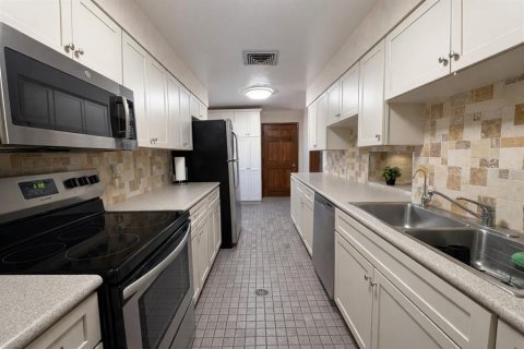 House in Haines City, Florida 4 bedrooms, 272.48 sq.m. № 2195450 - photo 9