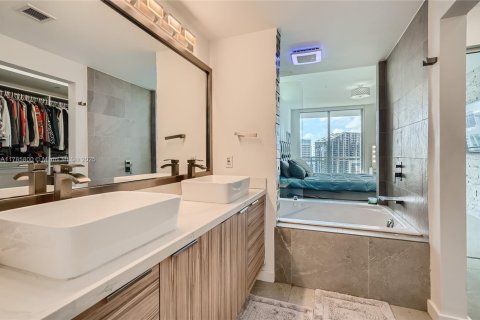 Купить кондоминиум в Майами, Флорида 2 спальни, 101.54м2, № 1862885 - фото 8