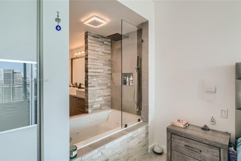 Купить кондоминиум в Майами, Флорида 2 спальни, 101.54м2, № 1862885 - фото 9