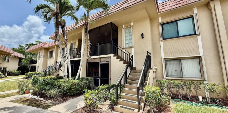 Condo in Weston, Florida, 2 bedrooms  № 2036173