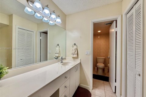 Condo in Weston, Florida, 2 bedrooms  № 2036173 - photo 19