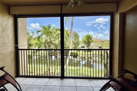 Condo in Weston, Florida, 2 bedrooms  № 2036173 - photo 14