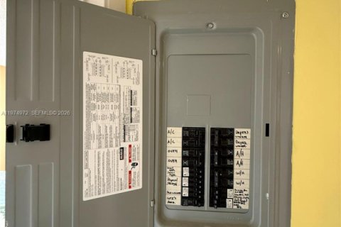 Condo in Weston, Florida, 2 bedrooms  № 2036173 - photo 22