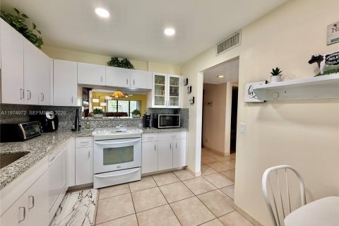 Condo in Weston, Florida, 2 bedrooms  № 2036173 - photo 7