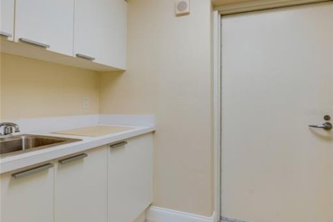 Снять в аренду кондоминиум в Дейтона-Бич, Флорида 6 комнат, 202.71м2, № 1910484 - фото 30