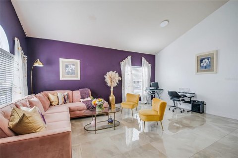 House in Davenport, Florida 5 bedrooms, 223.89 sq.m. № 2234623 - photo 8