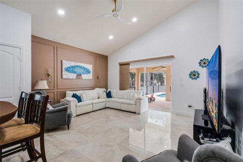 House in Davenport, Florida 5 bedrooms, 223.89 sq.m. № 2234623 - photo 15