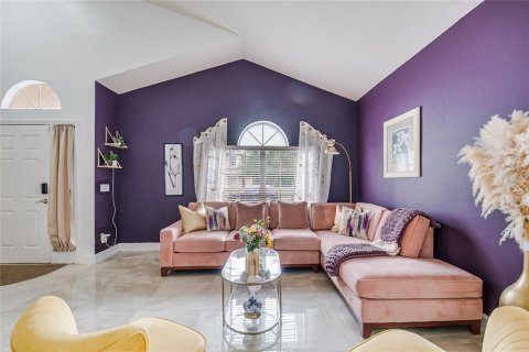House in Davenport, Florida 5 bedrooms, 223.89 sq.m. № 2234623 - photo 6