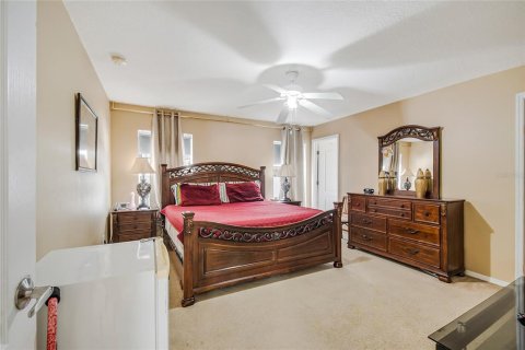 House in Davenport, Florida 5 bedrooms, 223.89 sq.m. № 2234623 - photo 21