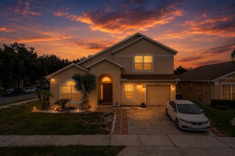 House in Davenport, Florida 5 bedrooms, 223.89 sq.m. № 2234623 - photo 2
