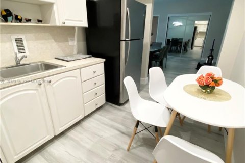 Condominio en venta en Hollywood, Florida, 2 dormitorios, 126.16 m2 № 2006704 - foto 3