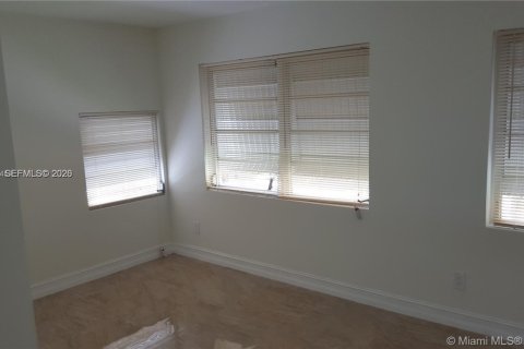 Villa ou maison à louer à Hollywood, Floride: 4 chambres, 139.35 m2 № 2028210 - photo 5