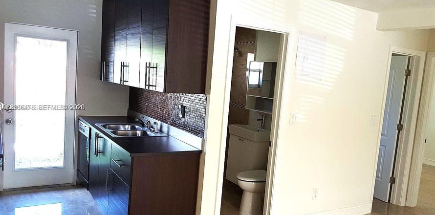 Villa ou maison à Hollywood, Floride 4 chambres, 139.35 m2 № 2028210