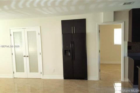 Villa ou maison à louer à Hollywood, Floride: 4 chambres, 139.35 m2 № 2028210 - photo 2