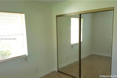 Villa ou maison à louer à Hollywood, Floride: 4 chambres, 139.35 m2 № 2028210 - photo 3