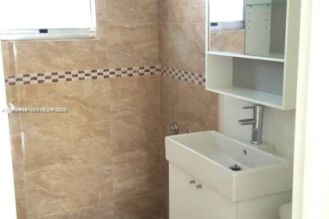 Villa ou maison à louer à Hollywood, Floride: 4 chambres, 139.35 m2 № 2028210 - photo 4