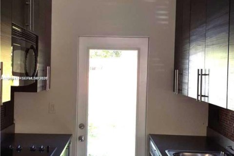 Villa ou maison à louer à Hollywood, Floride: 4 chambres, 139.35 m2 № 2028210 - photo 6