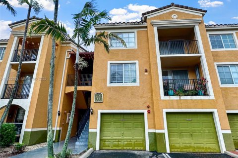 Copropriété à louer à Miramar, Floride: 2 chambres, 78.97 m2 № 1976490 - photo 1