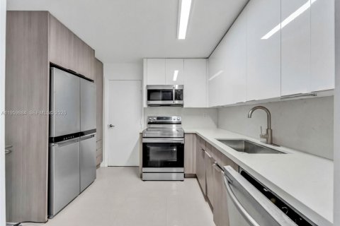 Condo in Bay Harbor Islands, Florida, 1 bedroom  № 2031752 - photo 13