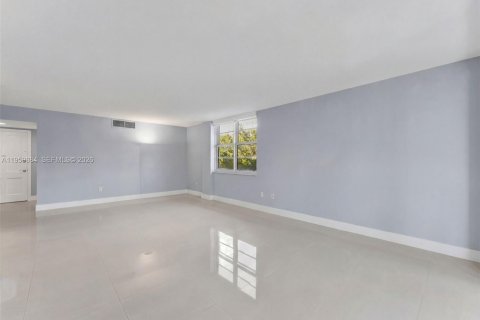 Condo in Bay Harbor Islands, Florida, 1 bedroom  № 2031752 - photo 7