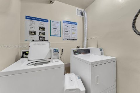 Condo in Bay Harbor Islands, Florida, 1 bedroom  № 2031752 - photo 16