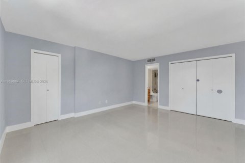 Condo in Bay Harbor Islands, Florida, 1 bedroom  № 2031752 - photo 10