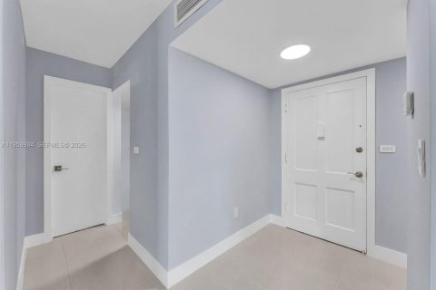 Condominio en venta en Bay Harbor Islands, Florida, 1 dormitorio, 92.9 m2 № 2031752 - foto 21