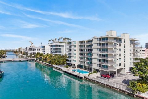 Condominio en Bay Harbor Islands, Florida, 1 dormitorio  № 2031752