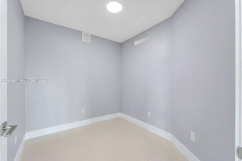 Condo in Bay Harbor Islands, Florida, 1 bedroom  № 2031752 - photo 15